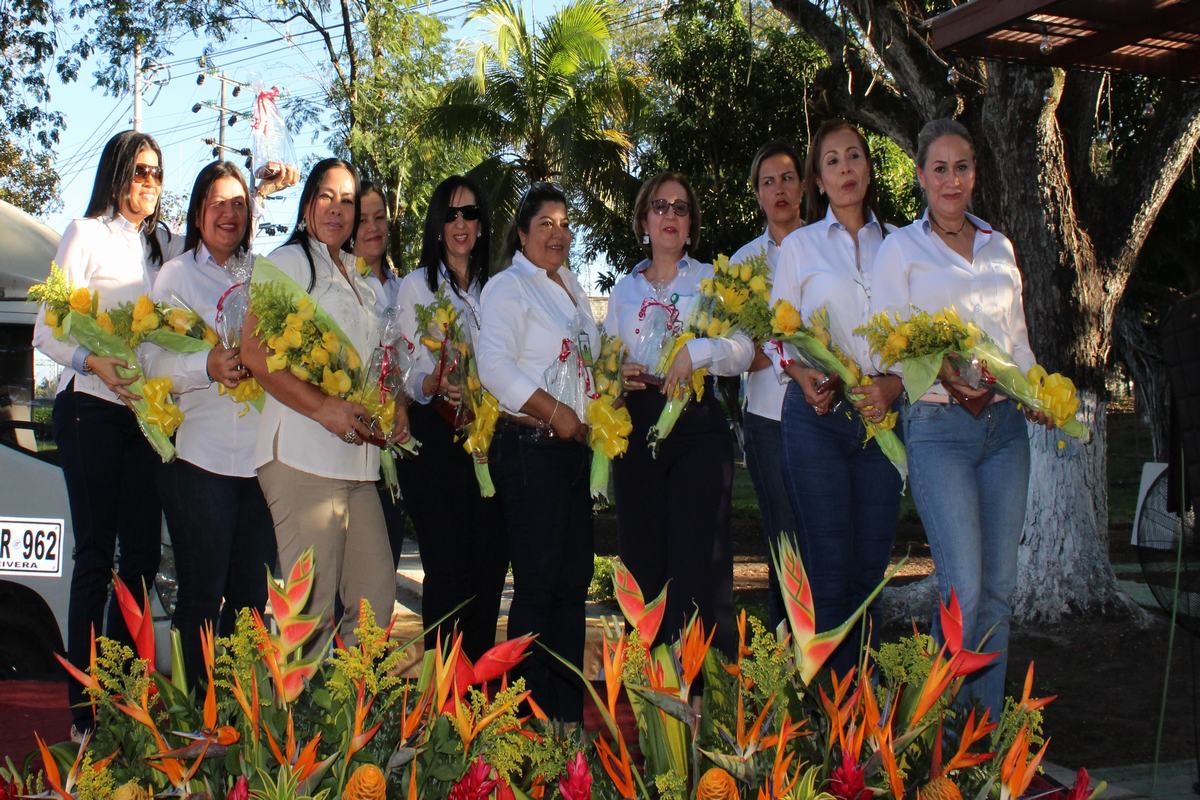 También hubo reconocimientos a la labor de la mujer. Varias colaboradoras de Electrohuila fueron exaltadas.